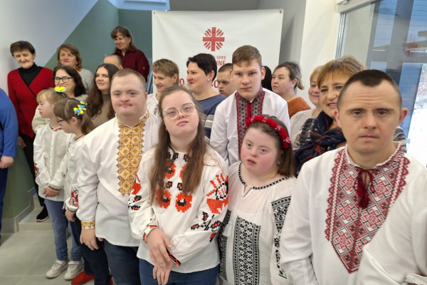 Obisk Slovenske karitas v Ukrajini ob odprtju doma za rehabilitacijo invalidnih otrok in mladih v regiji Žitomir